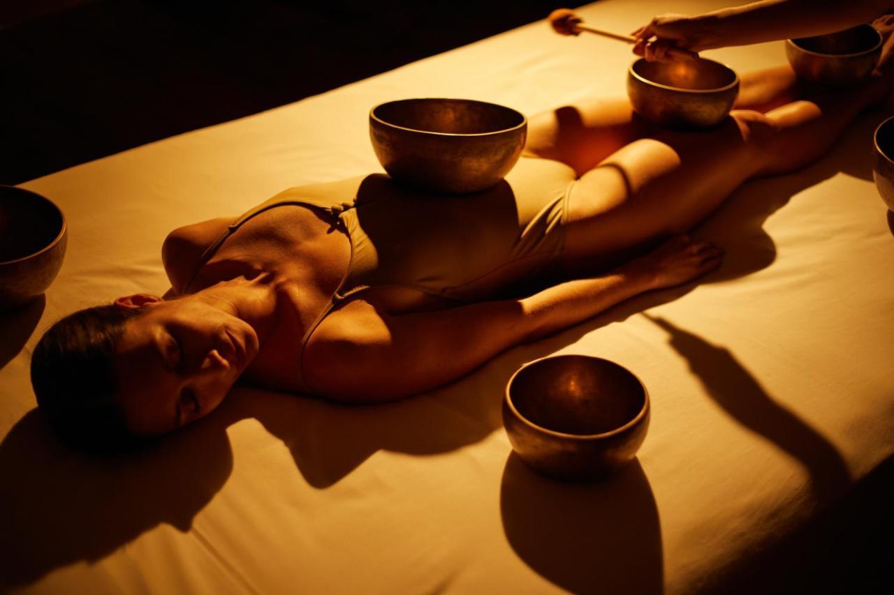 Secrets Lanzarote Resort & Spa - Adults Only Пуерто-Калеро Екстер'єр фото A woman receiving a singing bowl massage